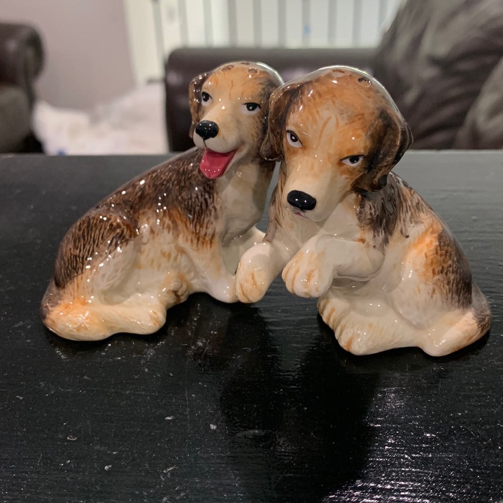 Dog salt and pepper shakers